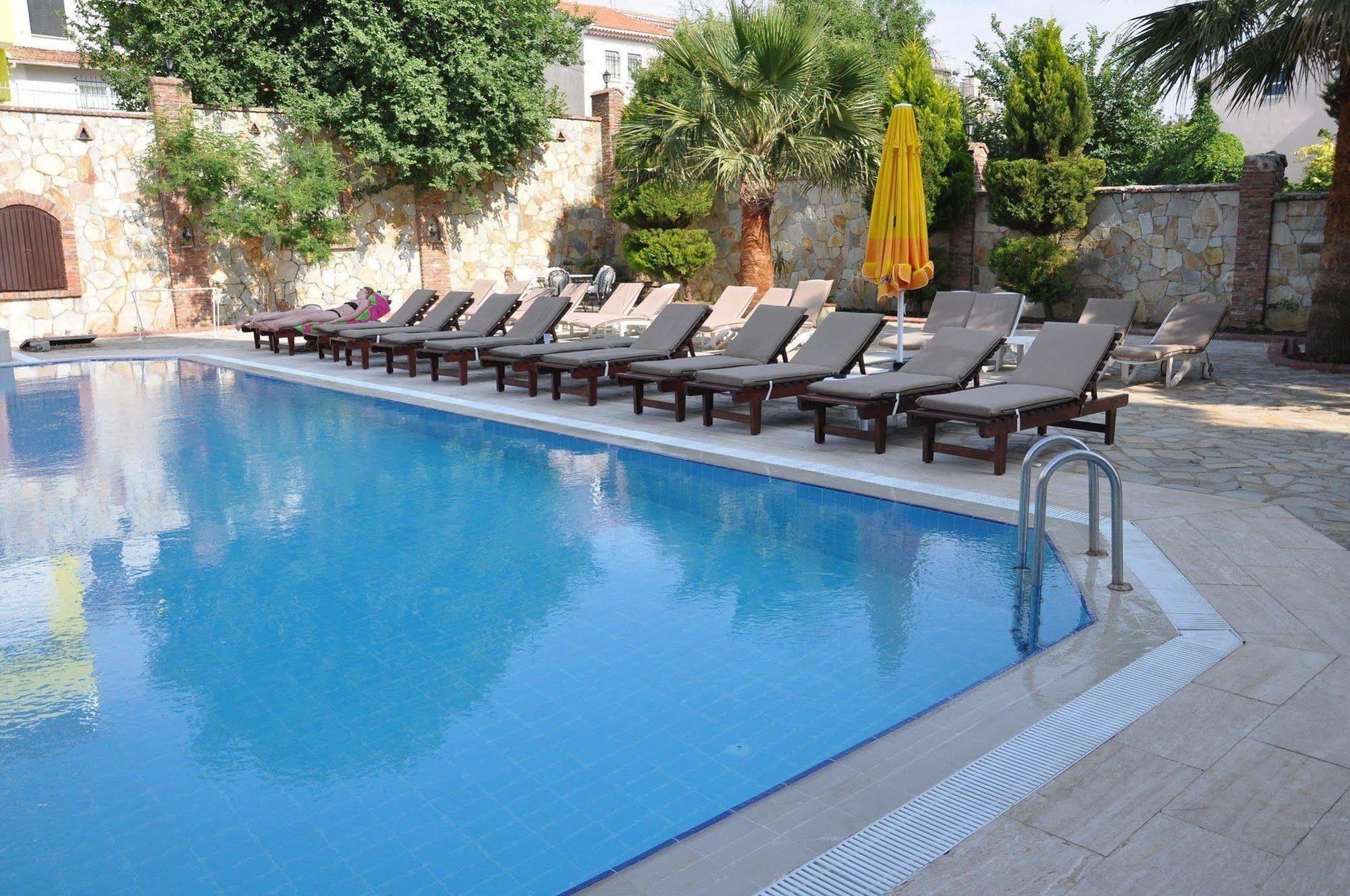 Esat Hotel Kusadasi Luaran gambar
